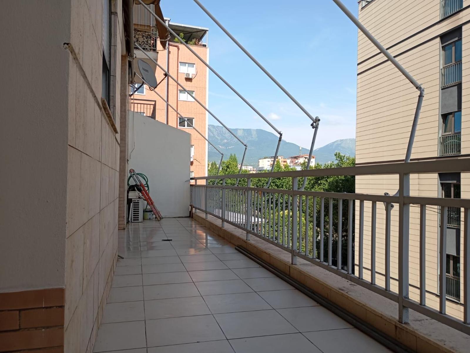 Royal 3 Hostel تيرانا المظهر الخارجي الصورة